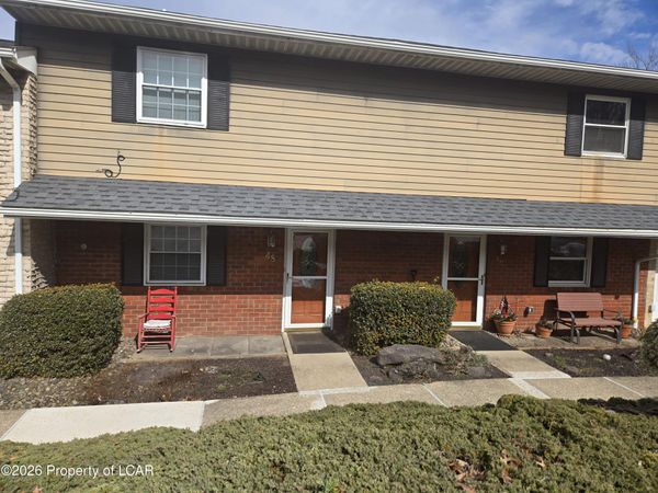 48 Saratoga Ct, Wilkes-Barre Twp, PA 18702