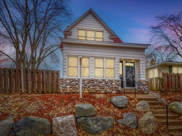 1833 Hawthorne Avenue E, Saint Paul, MN 55119