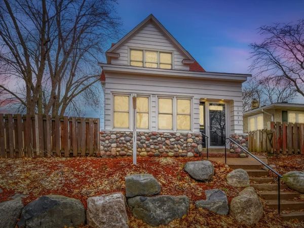 1833 Hawthorne Avenue E, Saint Paul, MN 55119