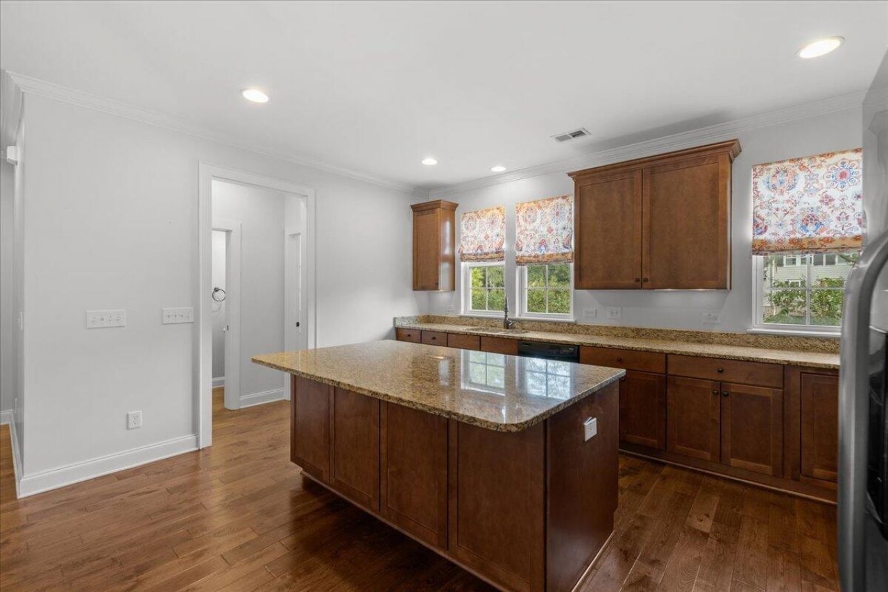 254 Slipper Shell Court Photo 9