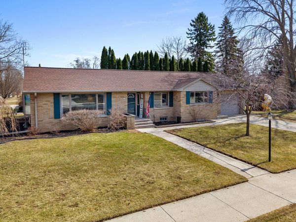 123 N 12th St, Oostburg, WI 53070