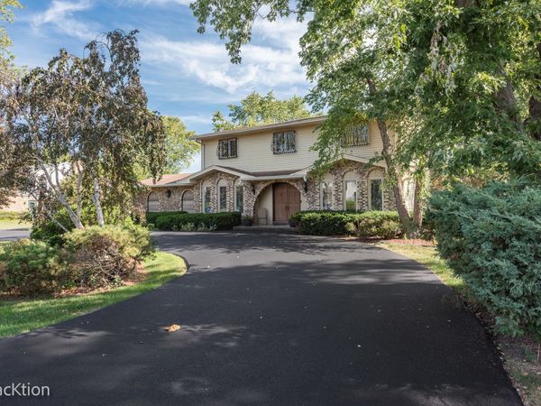 23061 N Apple Hill Lane, Lincolnshire, IL 60069