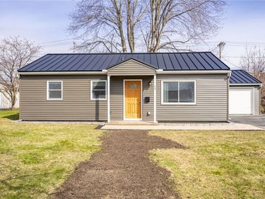 17 Beechcraft Dr , Rochester, NY 14606