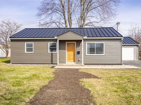 17 Beechcraft Dr, Rochester, NY 14606