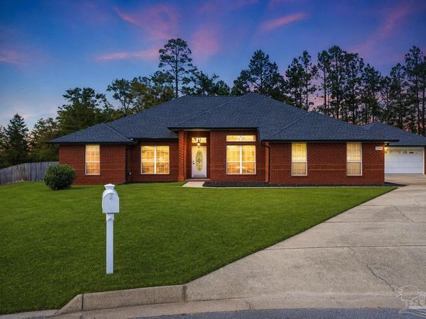 250 Shay Trl, Cantonment, FL 32533