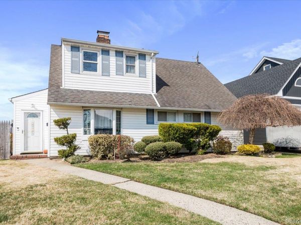 38 Celestial Lane , Levittown, NY 11756