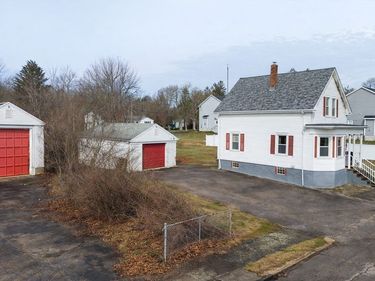 53 Gifford Ave, Dartmouth, MA 02747