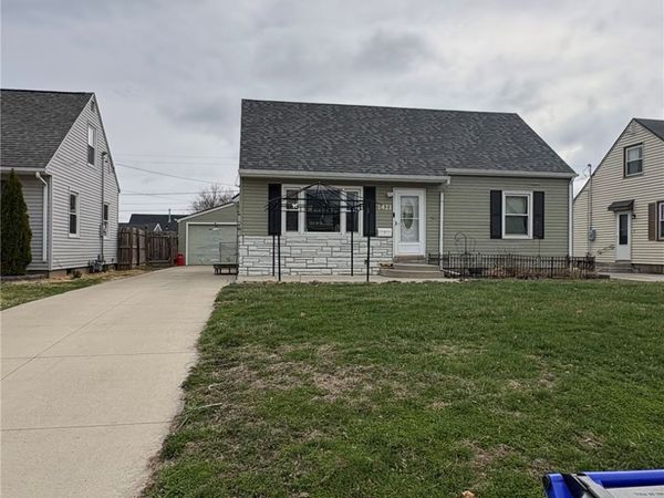 1421 9th St , Cedar Rapids, IA 52405