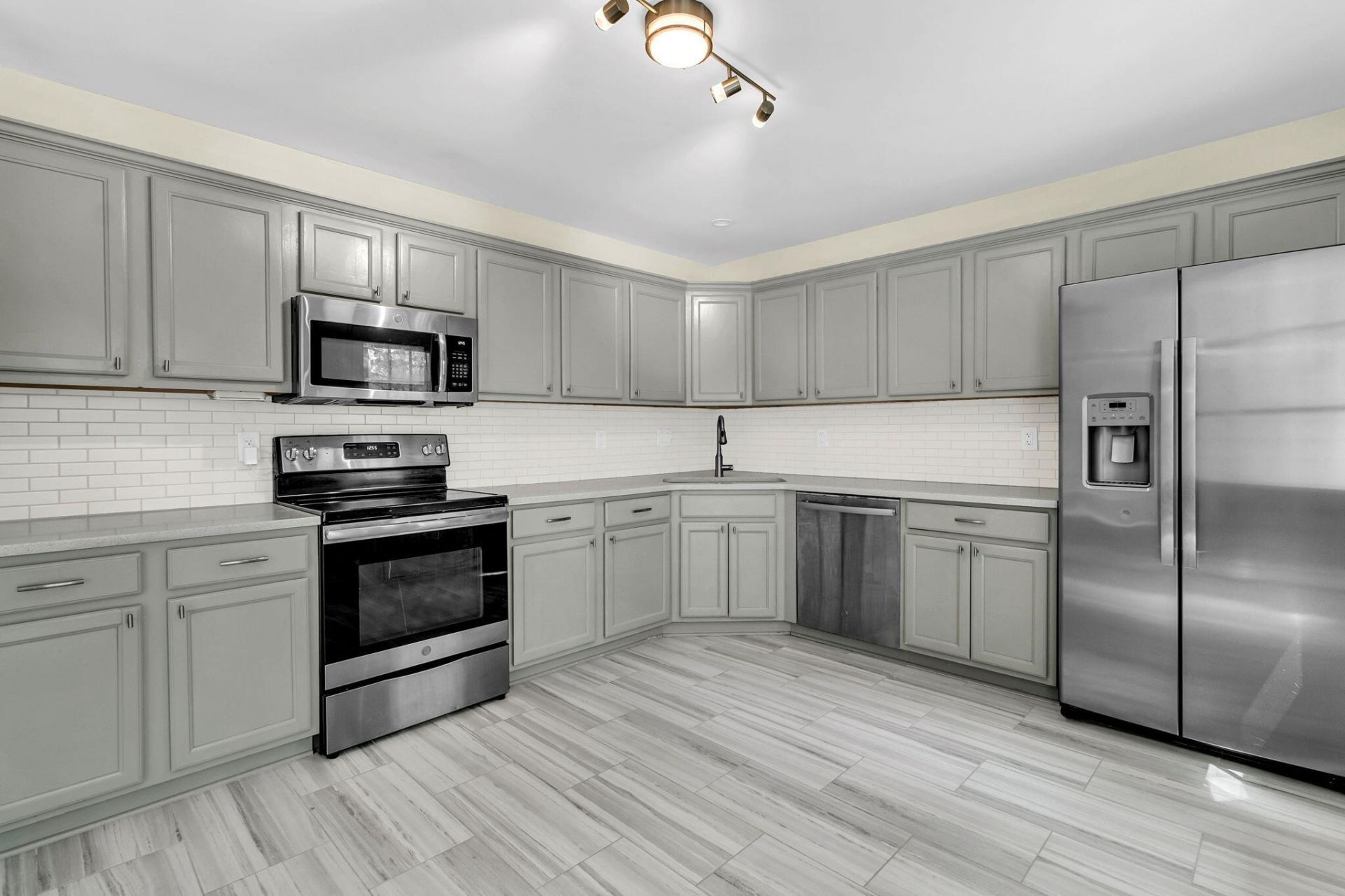 604 Tribeca Court Photo 12