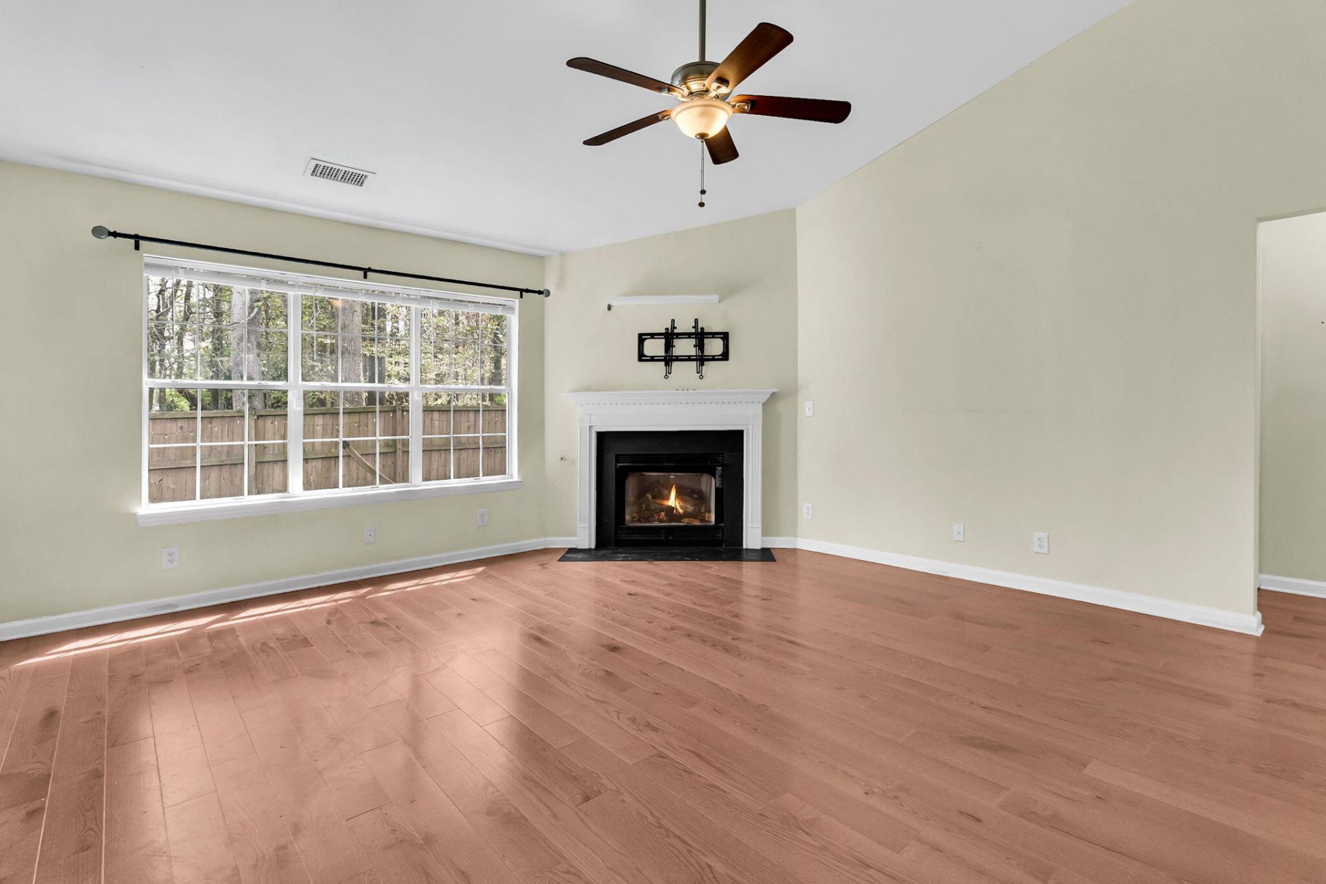 604 Tribeca Court Photo 4