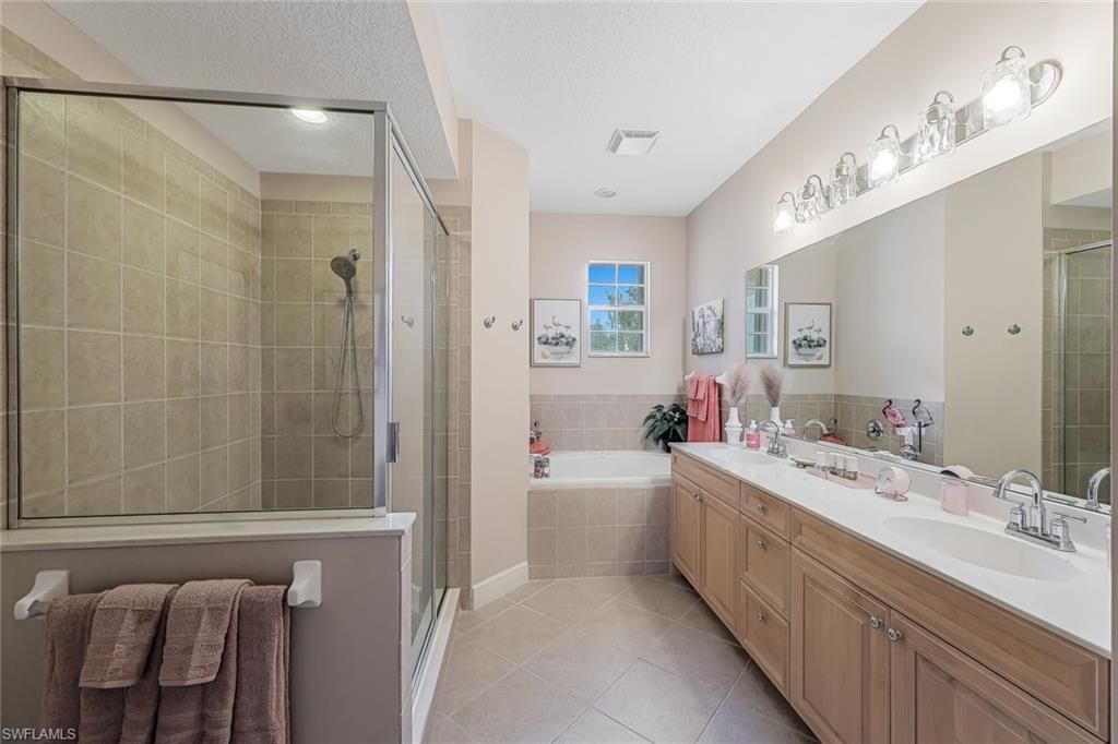 16580 Crownsbury Way, Unit 202, Fort Myers, FL 33908 Photo