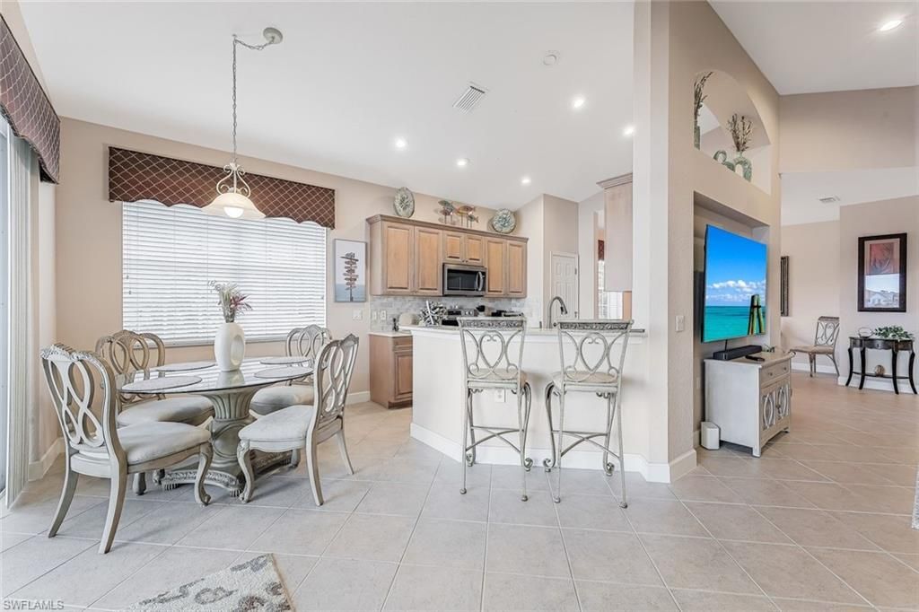 16580 Crownsbury Way, Unit 202, Fort Myers, FL 33908 Photo