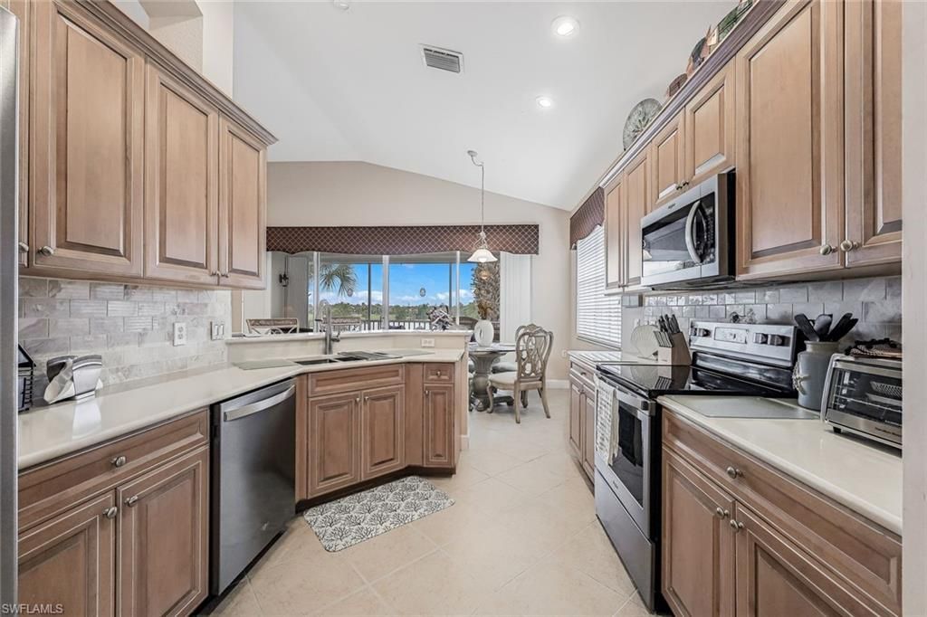 16580 Crownsbury Way, Unit 202, Fort Myers, FL 33908 Photo