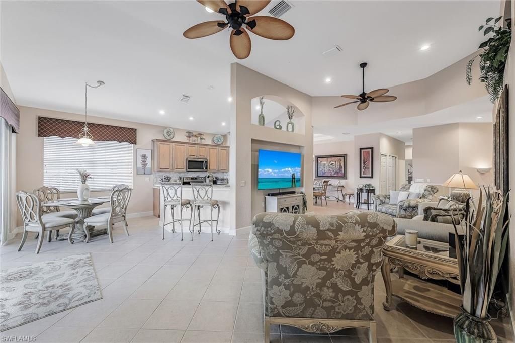 16580 Crownsbury Way, Unit 202, Fort Myers, FL 33908 Photo