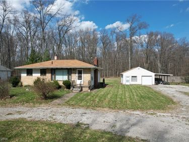 17570 Lakewood Avenue , Lake Milton, OH 44429