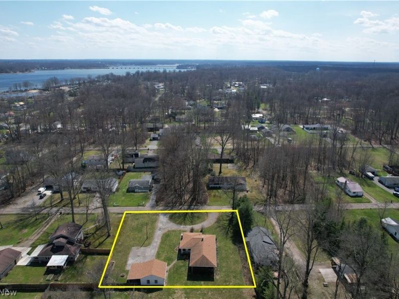 17570 Lakewood Avenue, Lake Milton, OH 44429 Photo 2