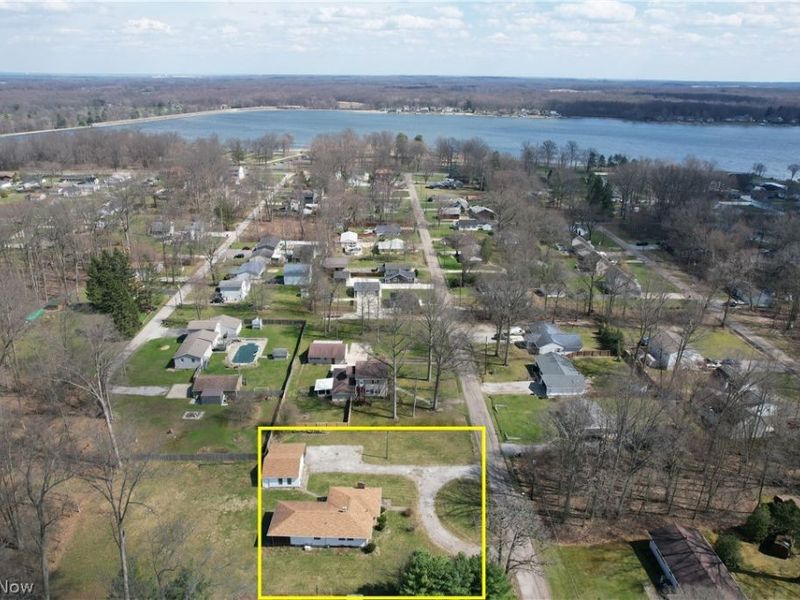 17570 Lakewood Avenue, Lake Milton, OH 44429 Photo 3