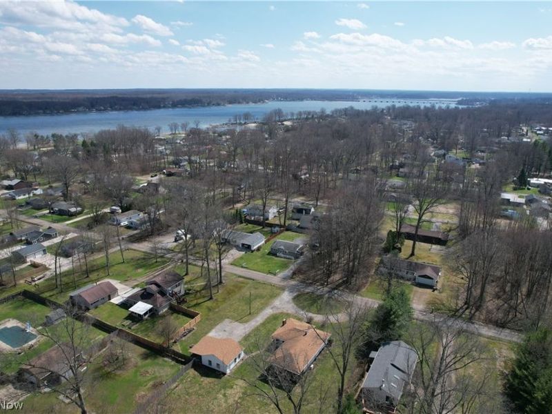 17570 Lakewood Avenue, Lake Milton, OH 44429 Photo 5