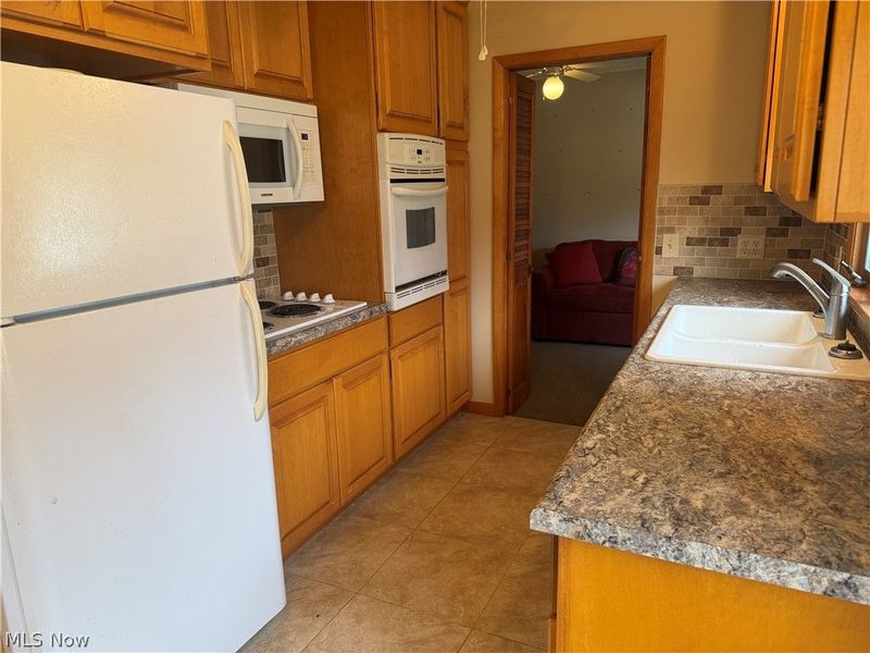 17570 Lakewood Avenue, Lake Milton, OH 44429 Photo 9