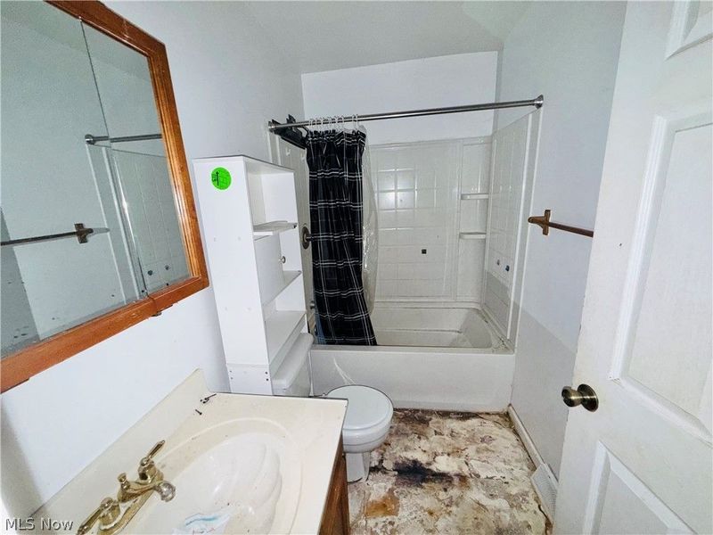 335 Sealock Avenue, Steubenville, OH 43952 Photo 9