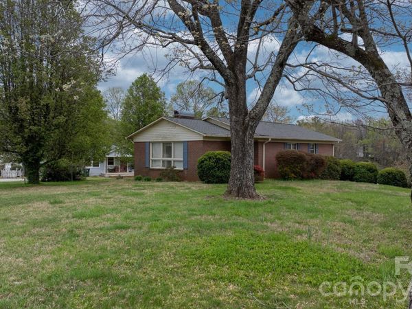 200 Hayes Avenue, Hudson, NC 28638