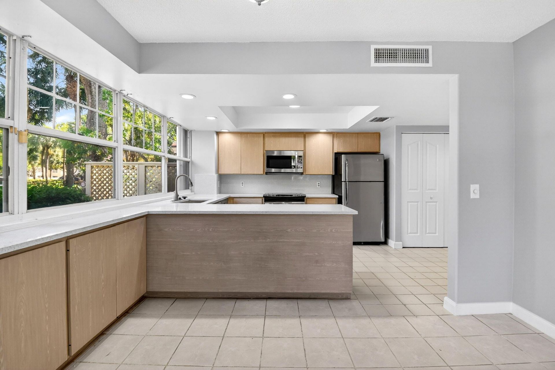 8111 Northboro Court, Unit 11b, Lake Clarke Shores, FL 33406 Photo