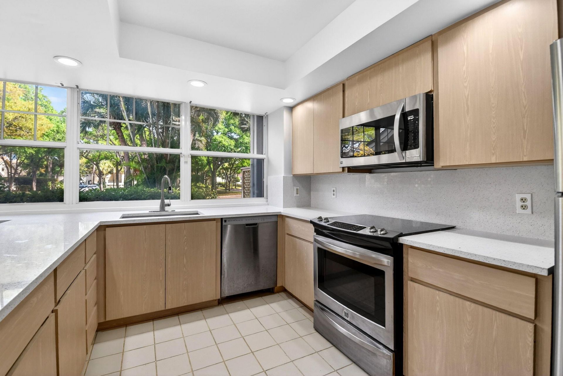 8111 Northboro Court, Unit 11b, Lake Clarke Shores, FL 33406 Photo