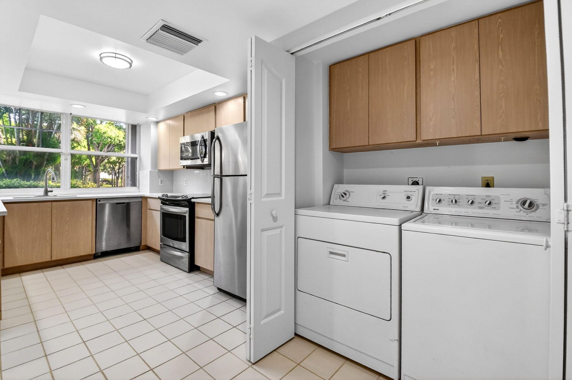 8111 Northboro Court, Unit 11b, Lake Clarke Shores, FL 33406 Photo