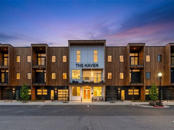 905 SE 4th Street , Bentonville, AR 72712