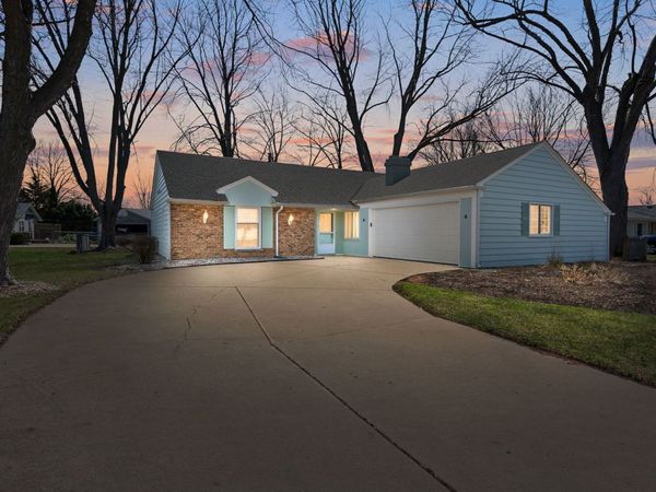 4 Barclay Court , Montgomery, IL 60538