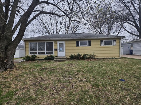 2624 Crestview Drive , Bettendorf, IA 52722