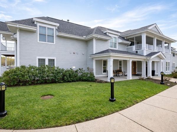 43 Kendall Ave., Unit 105, Sherborn, MA 01770