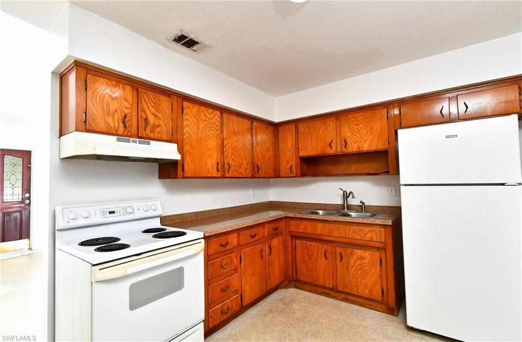 25 Maple Ave N, Lehigh Acres, FL 33936 Photo