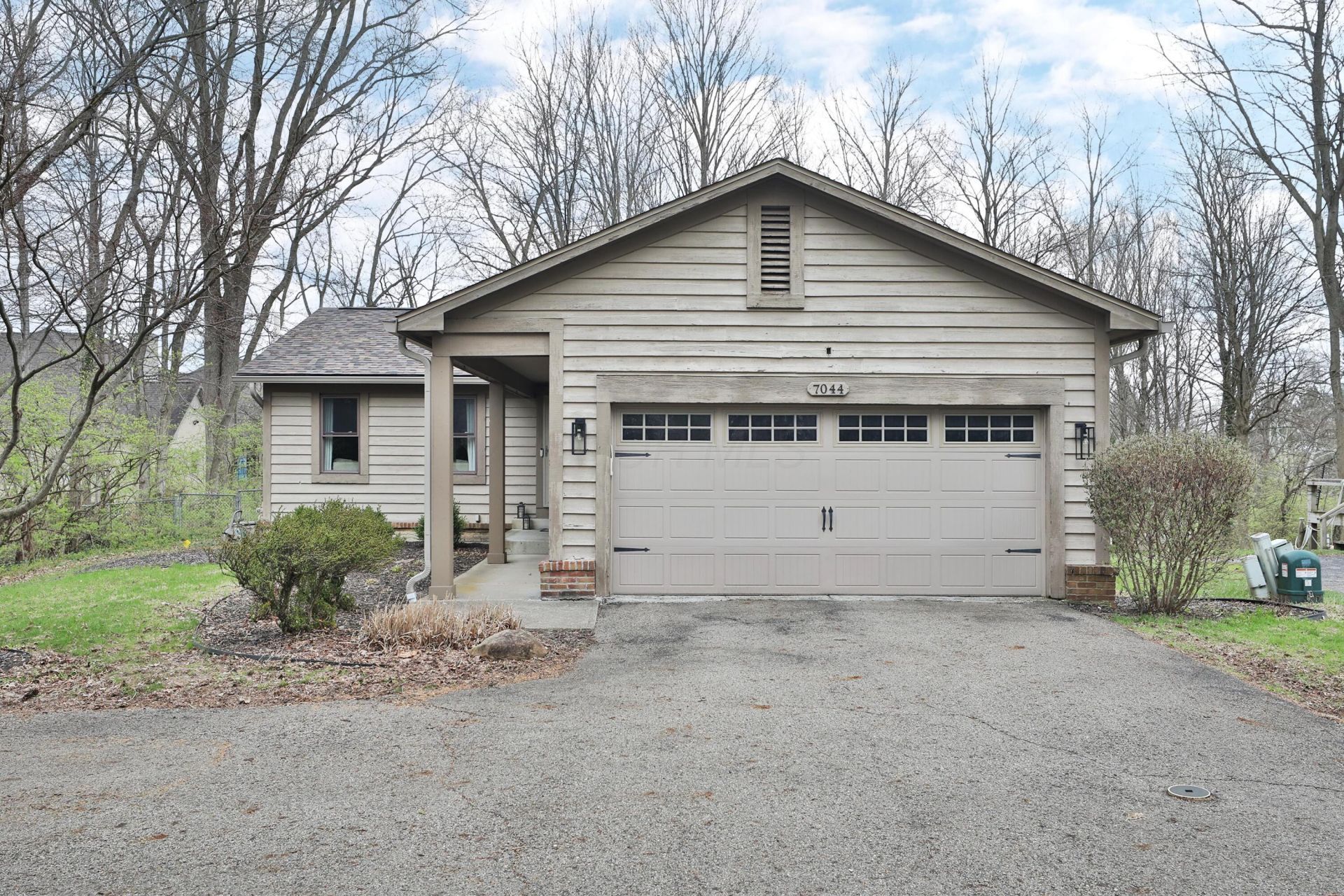 7044 Linworth Road, Columbus, OH 43235 Main Photo