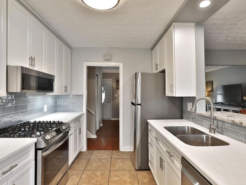 7044 Linworth Road, Columbus, OH 43235 Photo 16