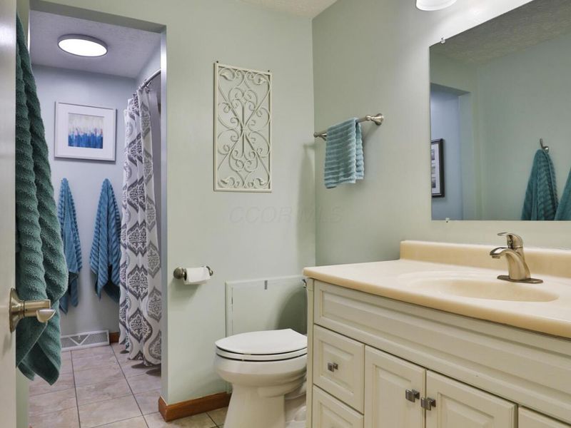 7044 Linworth Road, Columbus, OH 43235 Photo 22