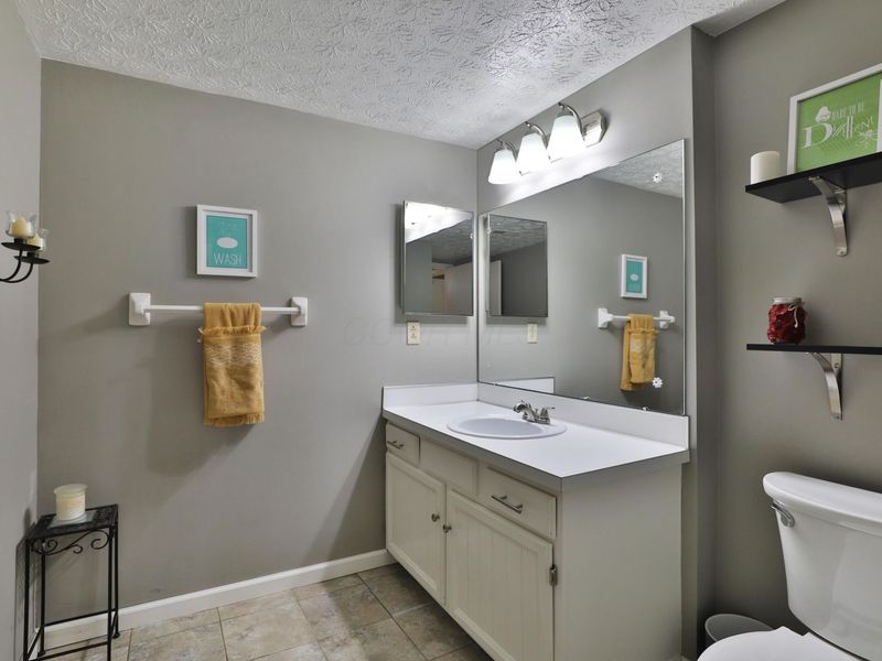 7044 Linworth Road, Columbus, OH 43235 Photo 37