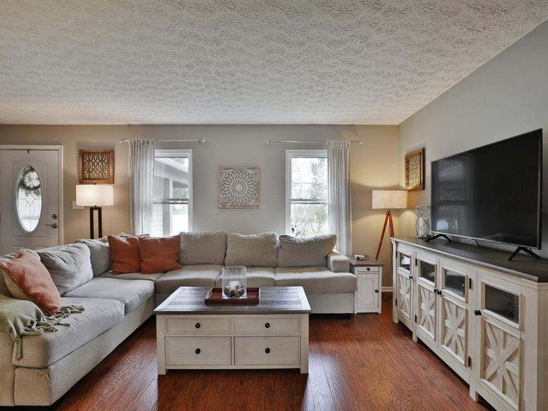 7044 Linworth Road, Columbus, OH 43235 Photo 6