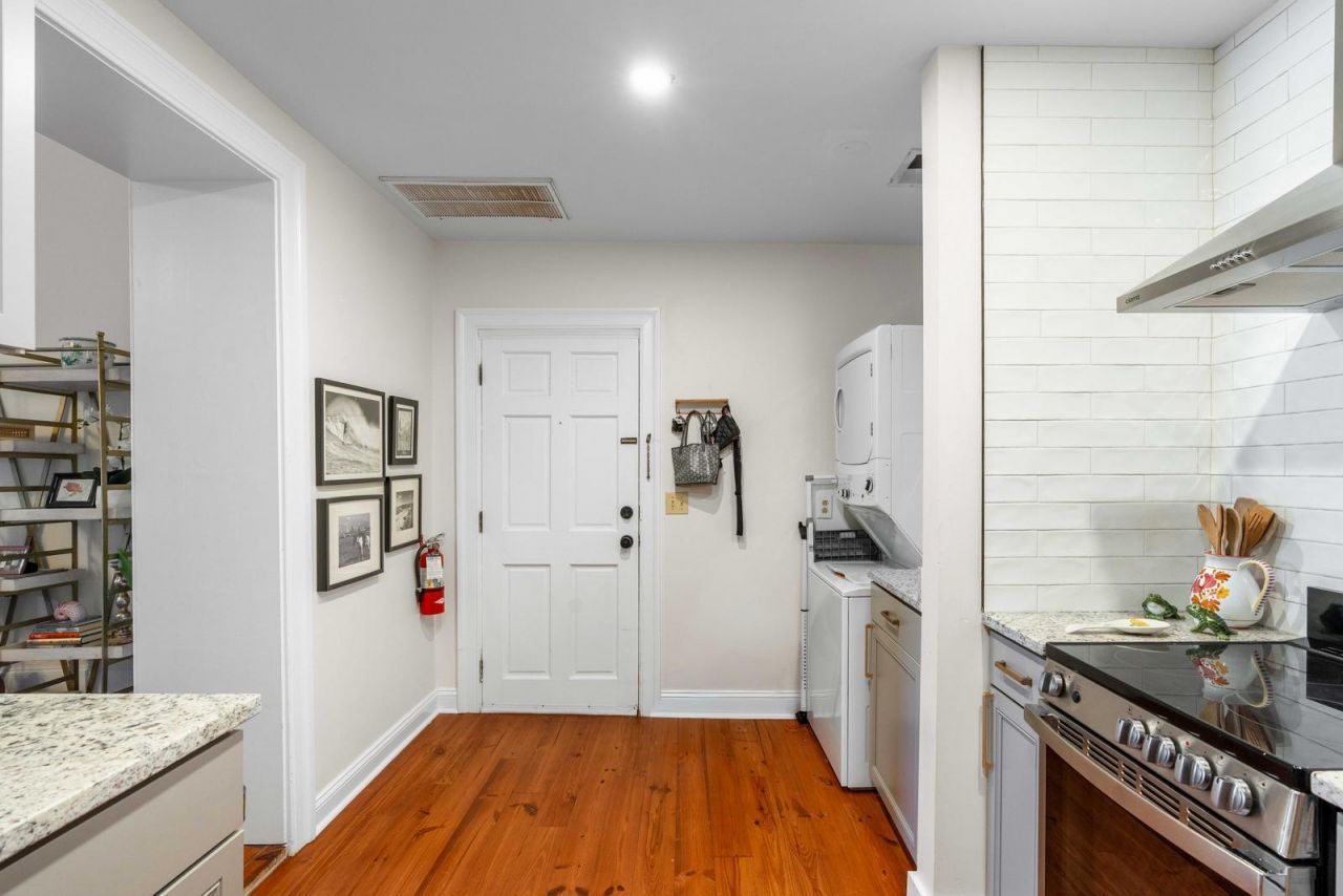 49 Smith Street Photo 41