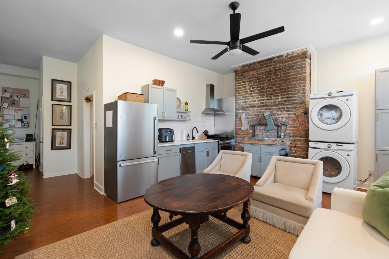 49 Smith Street Photo 43