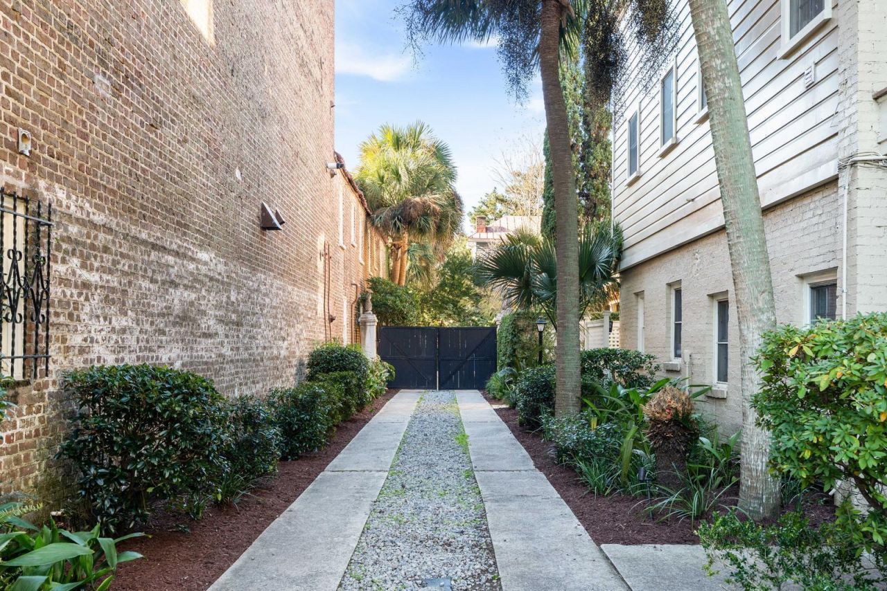 49 Smith Street Photo 95