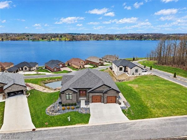 2645 Waters Edge Drive, Columbiana, OH 44408