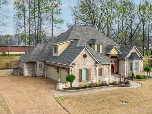 104 LOCHMEADE DR, Atoka, TN 38004