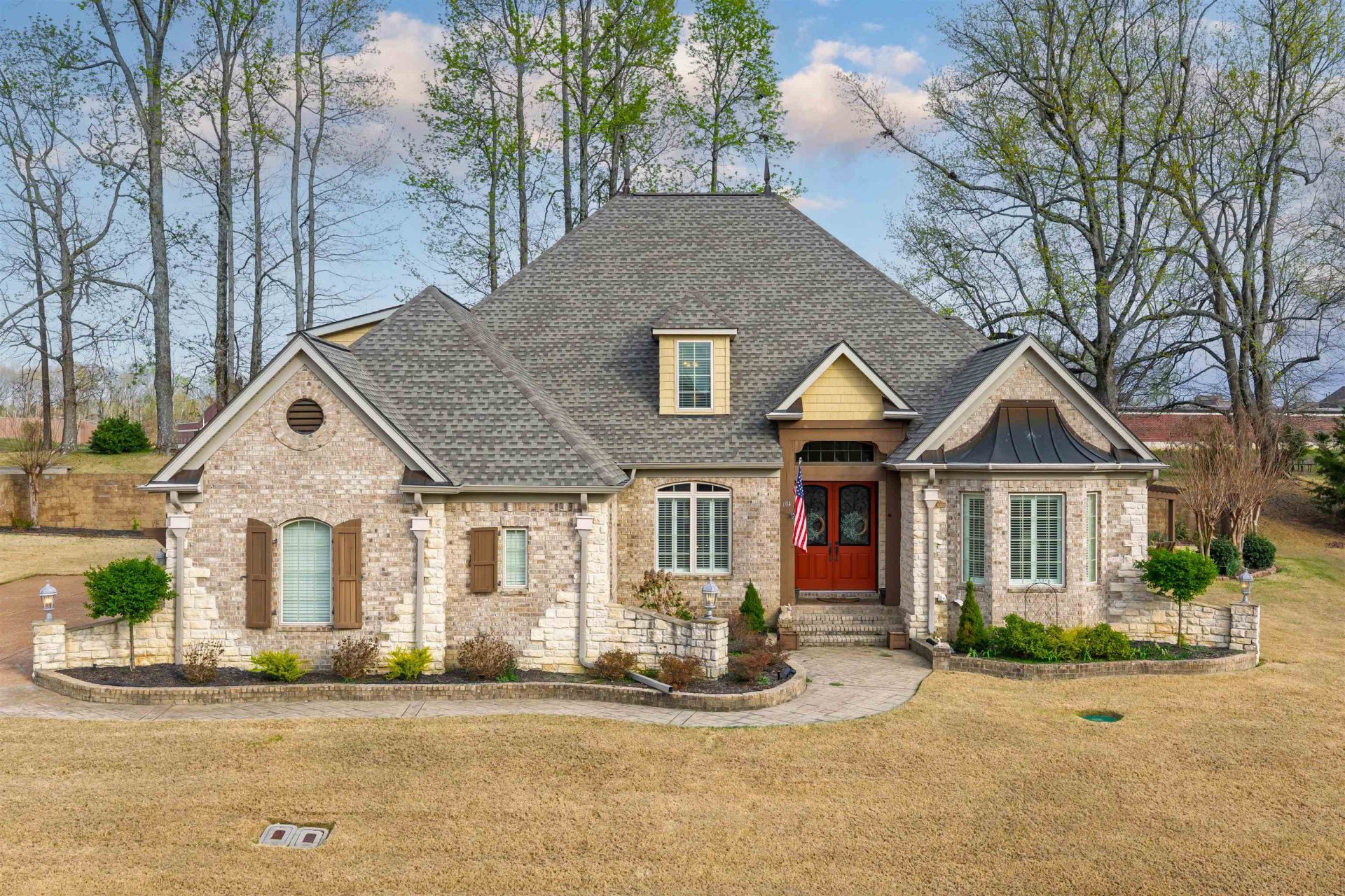 104 LOCHMEADE DR Photo 2