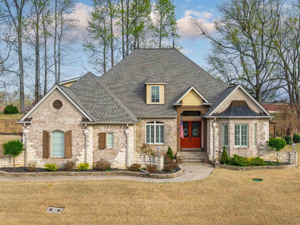 104 LOCHMEADE DR, Atoka, TN 38004