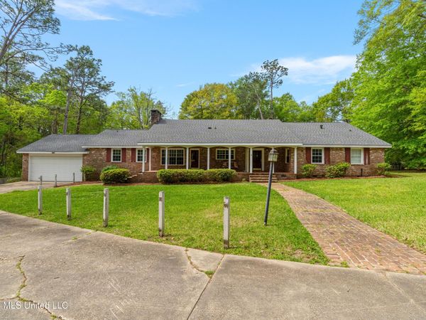 2 Village Lane, Hattiesburg, MS 39401