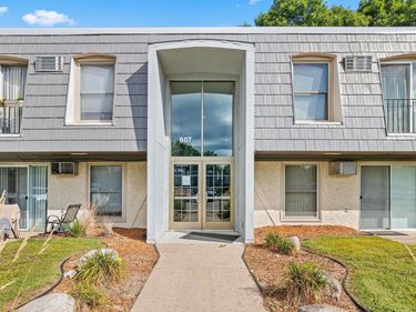 807 11th Avenue S, Unit 6, Hopkins, MN 55343