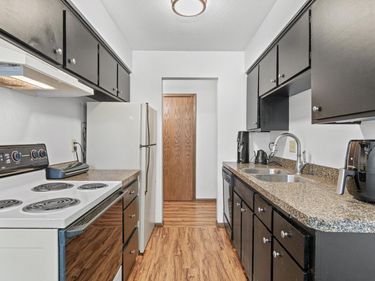 807 11th Avenue S, Unit 6, Hopkins, MN 55343