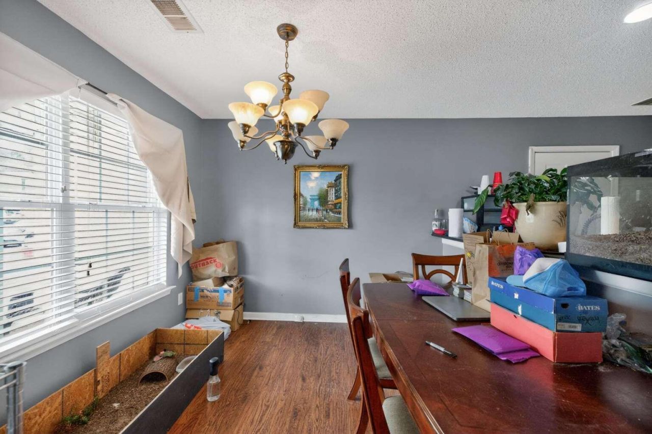 306 Springdale Court Photo 10