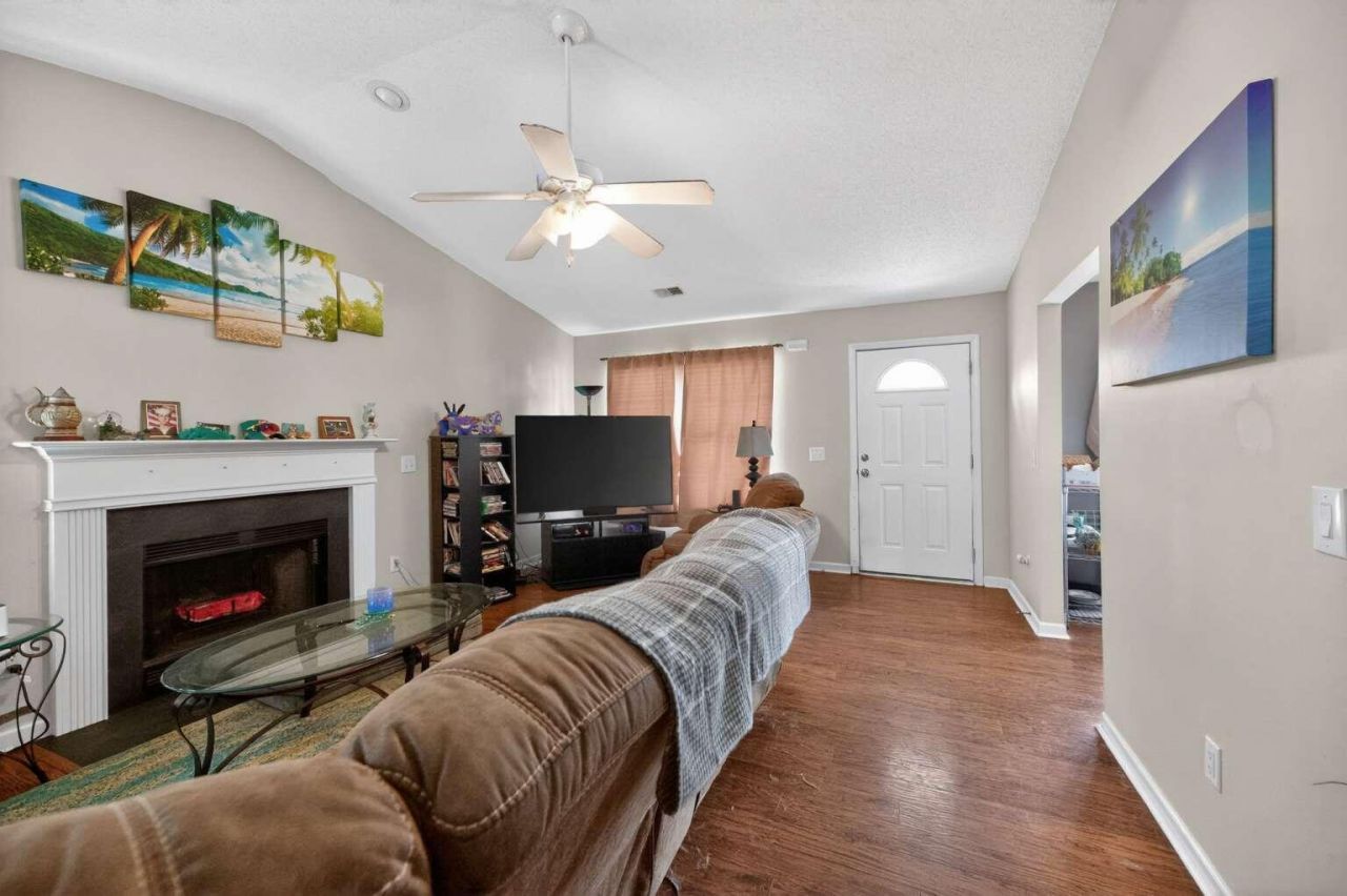 306 Springdale Court Photo 11